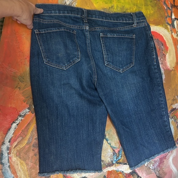 Old Navy Bermuda Jean shorts 8 medium rise - Picture 3 of 5